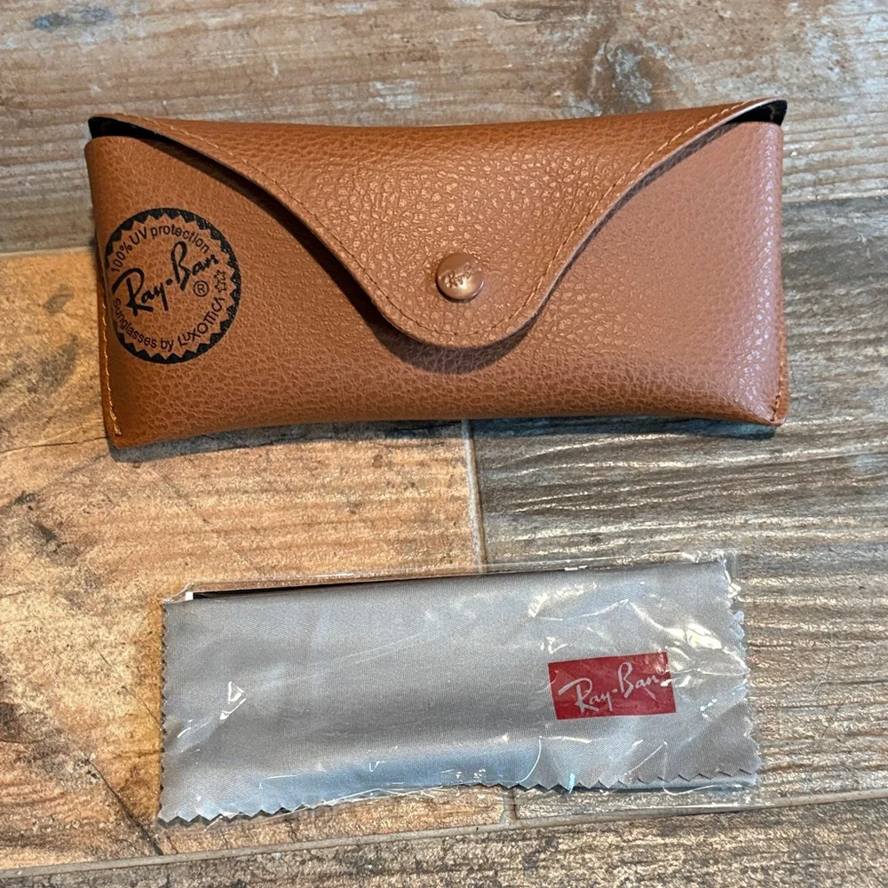 Ray-Ban Wayfarer Black Sunglasses with Tan Case - Picture 5 of 5